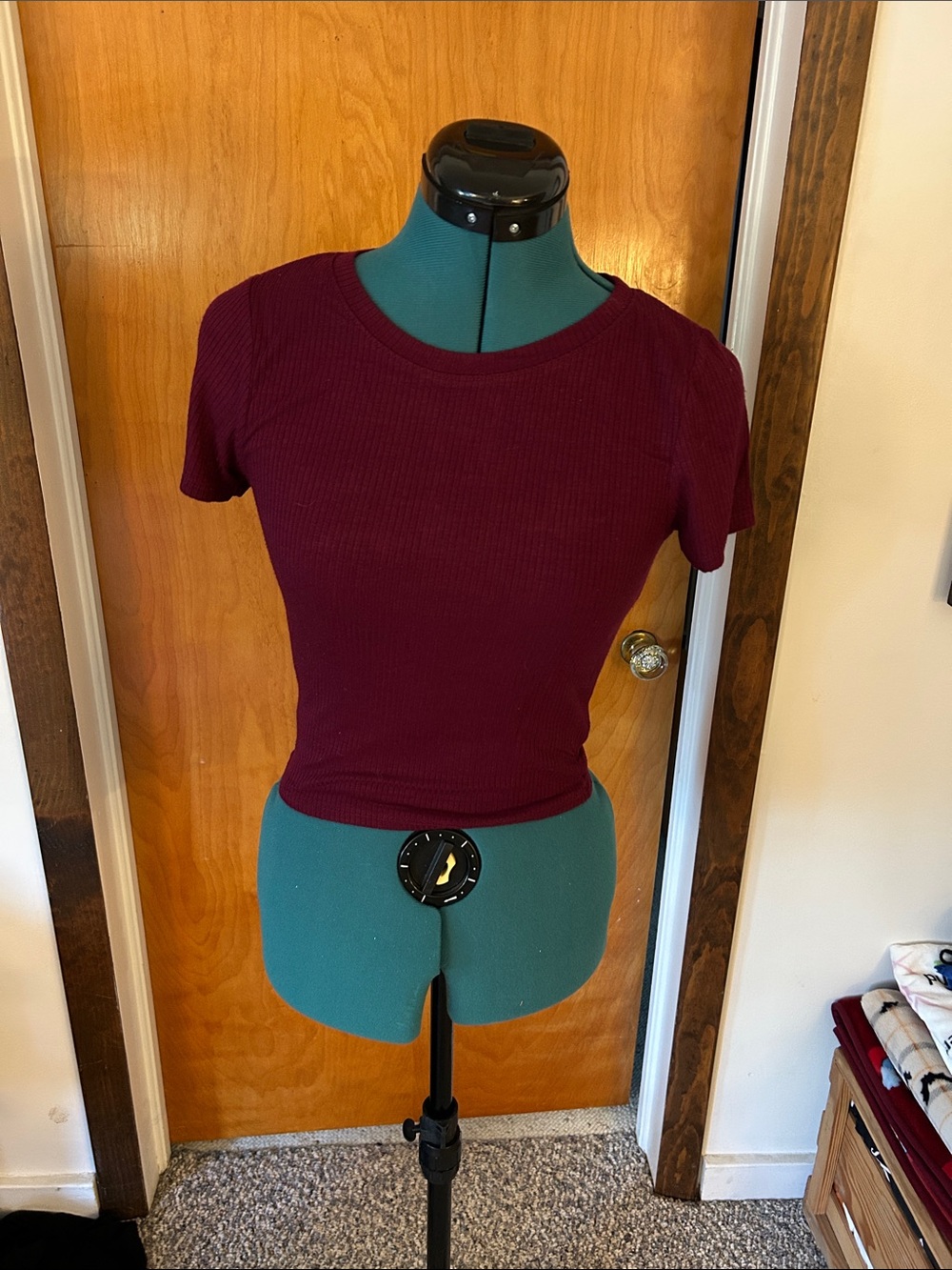 Bozzolo Burgundy Ribbed Crop Tee